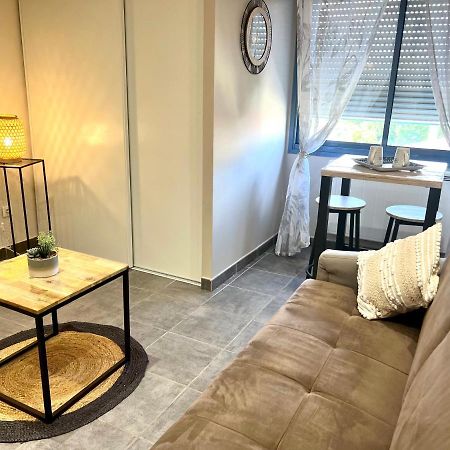 Montbéliard Appart Hotel Cozy Proche Centre, Parking מראה חיצוני תמונה
