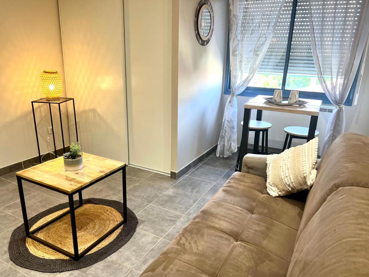 Montbéliard Appart Hotel Cozy Proche Centre, Parking מראה חיצוני תמונה
